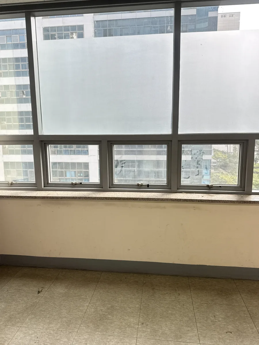 사무공간 창호수리 이전 안열리는 손잡이 잠금부