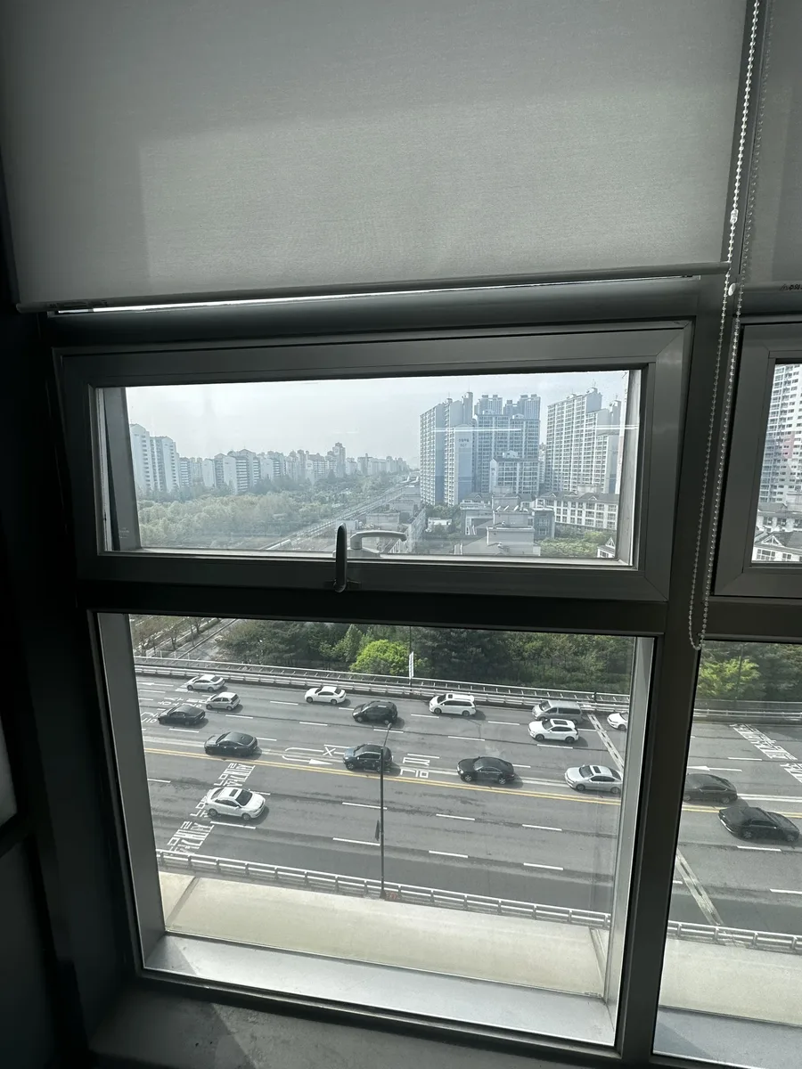 인천 사무실 샷시수리 이전 완전히 안열리는 상태